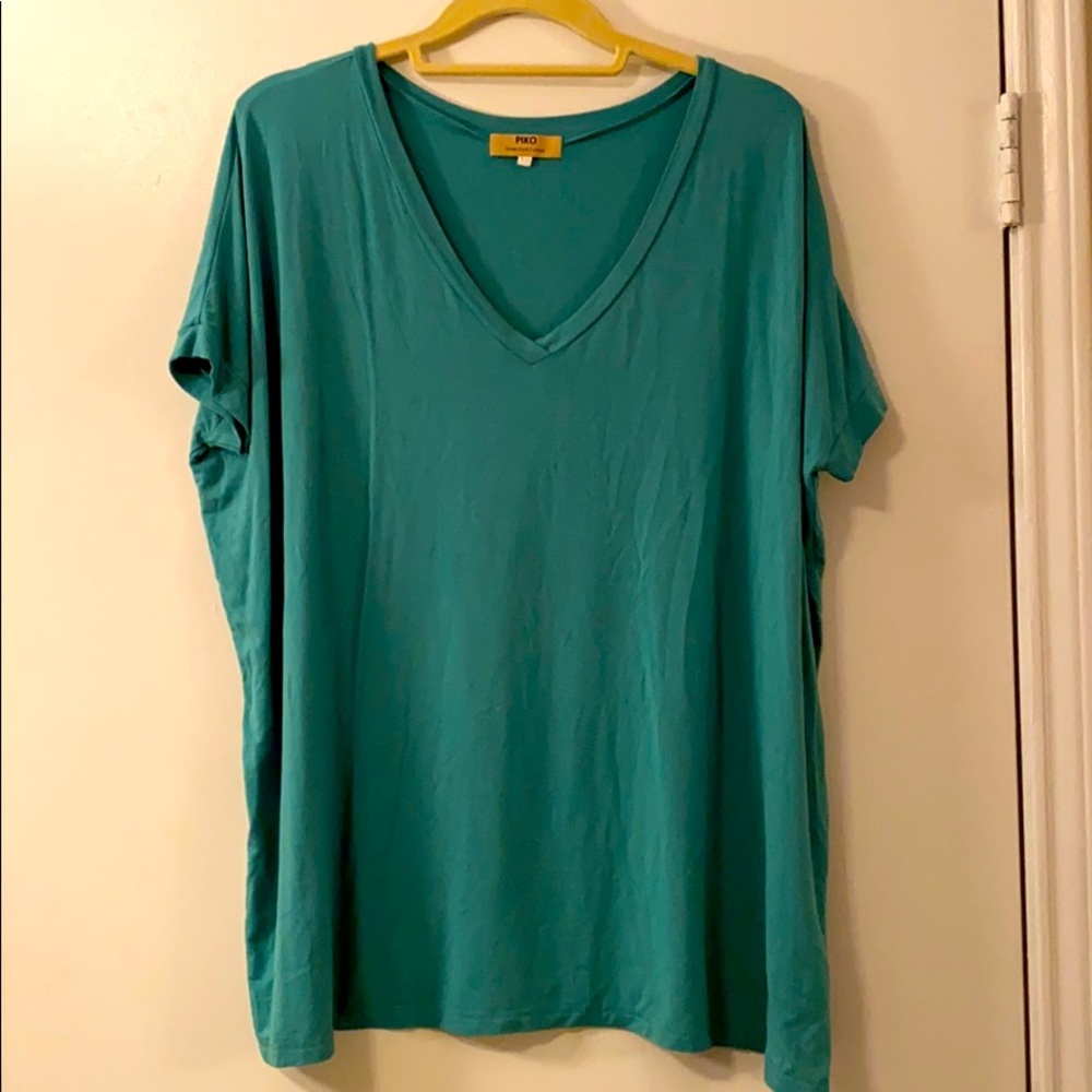 Piko green v-neck